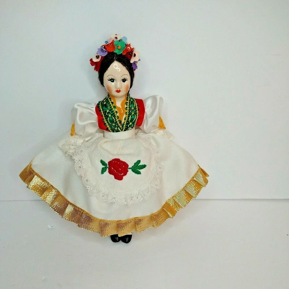 Vintage Hungarian Doll  Folk Costume Hand Painted 1990 Porcelain.‎